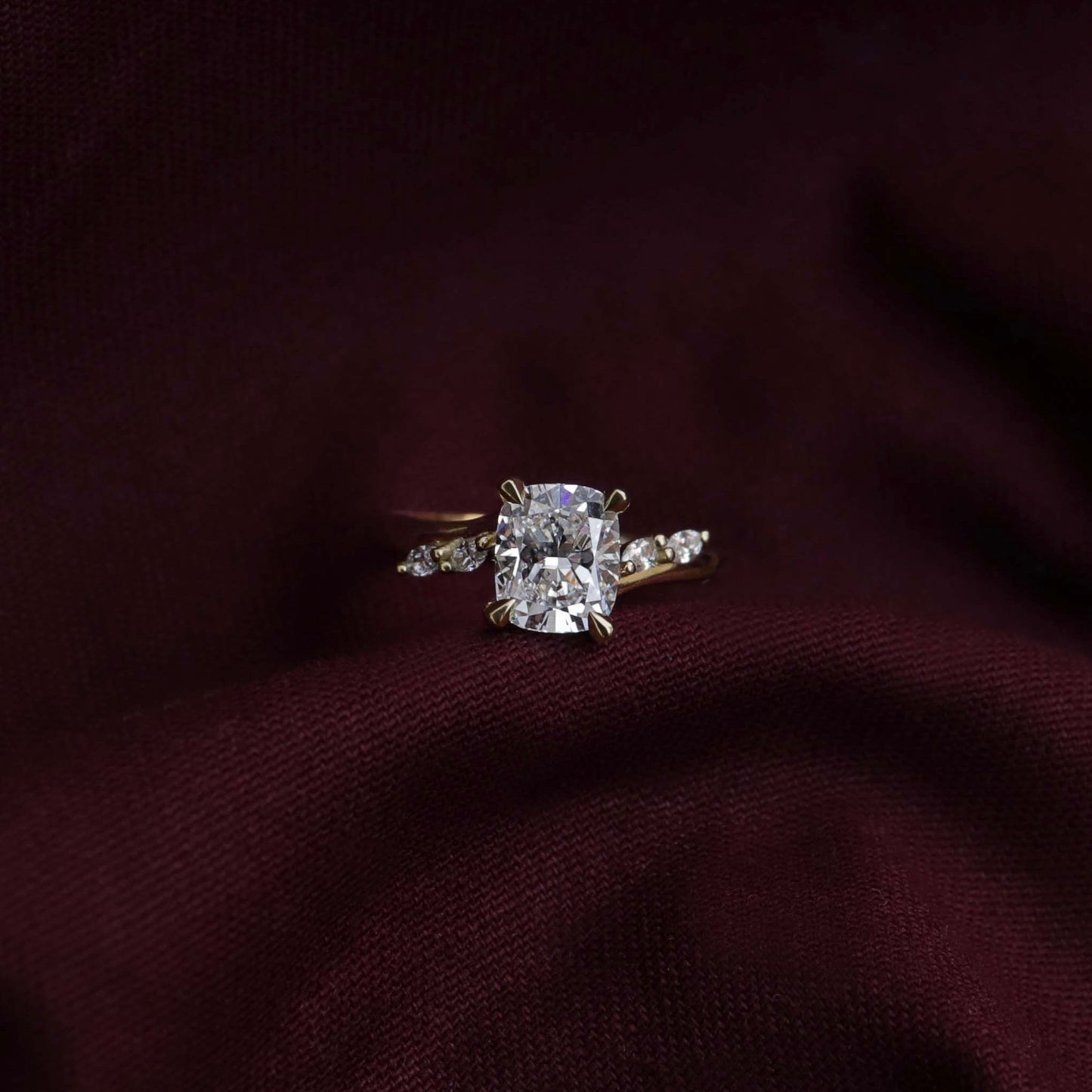 Stunning 1.5-2.5 CT Elongated Cushion Moissanite Engagement Ring with Cluster Design