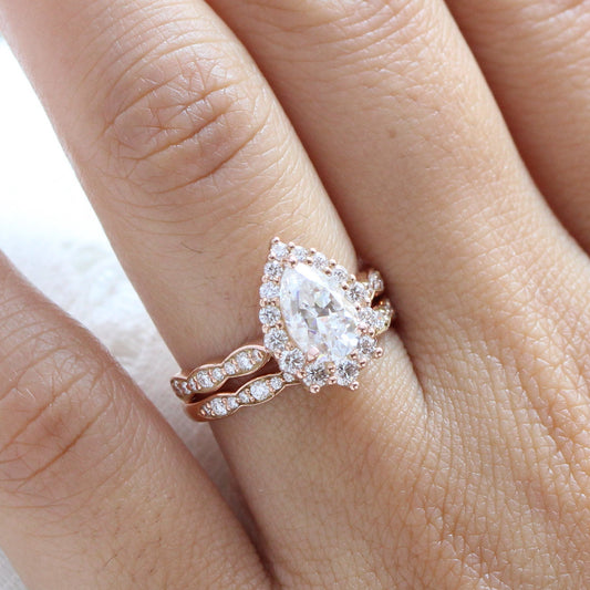 1.5 CT Pear Cut Curved Pave Moissanite Bridal Ring Set