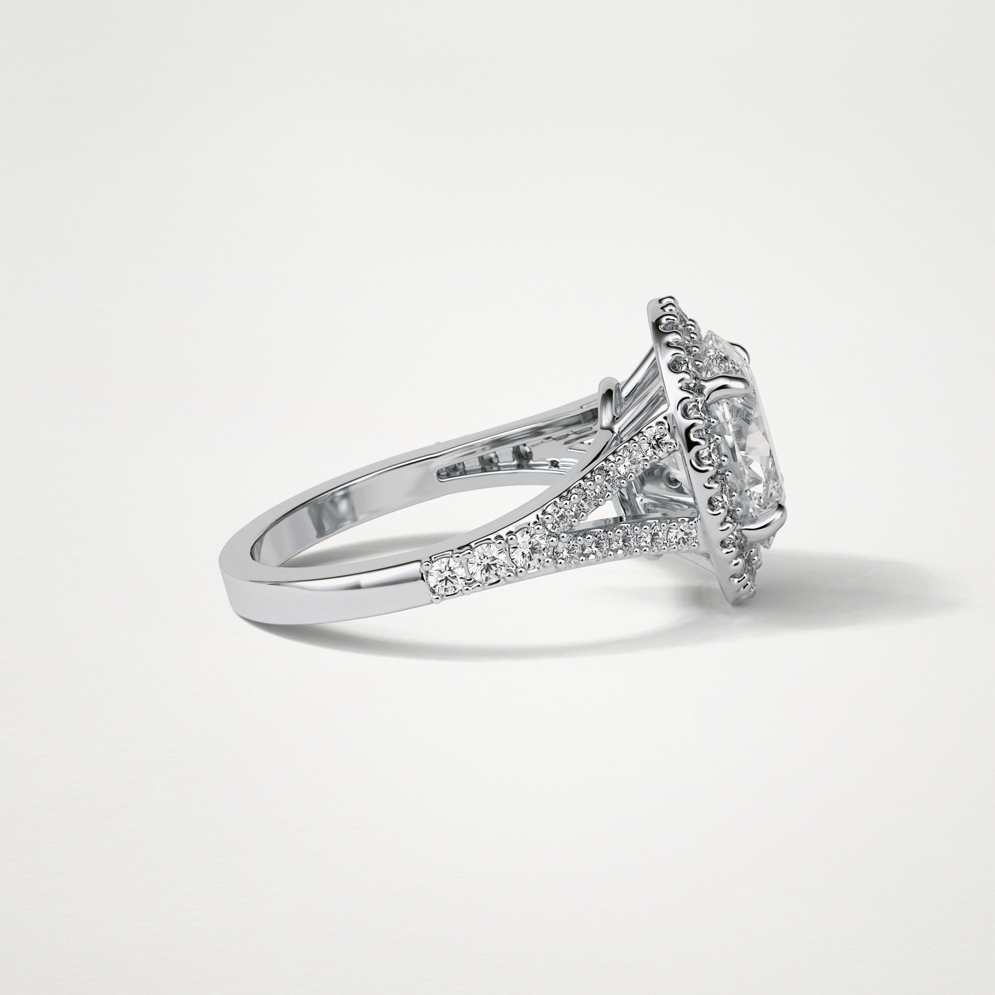 Oval Halo & Split Shank Moissanite Engagement Ring – 2.72 CT Lab-Created Brilliance in 10K/14K/18K Gold