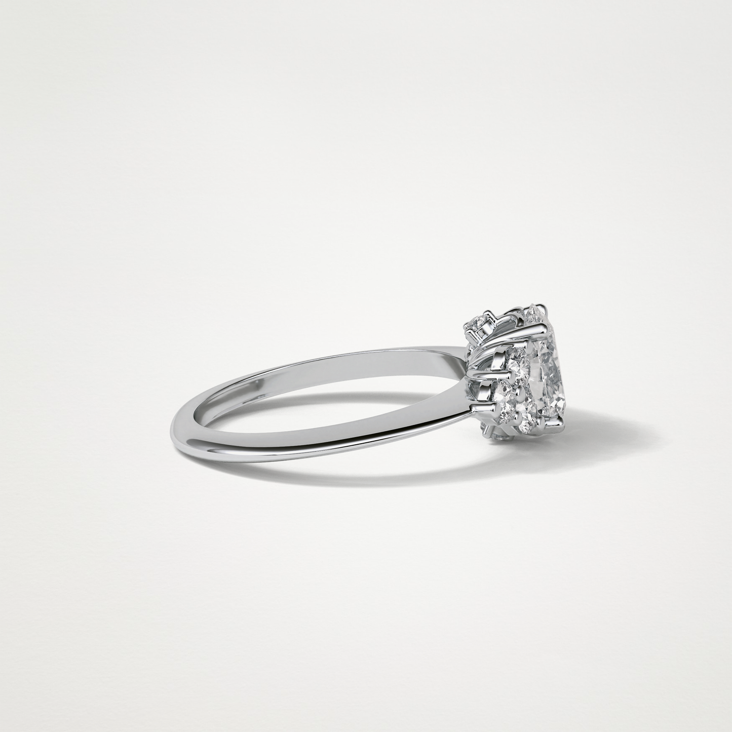 Oval Cluster Engagement Ring – 1.33 CT Lab-Created Brilliance in 10K/14K/18K Gold