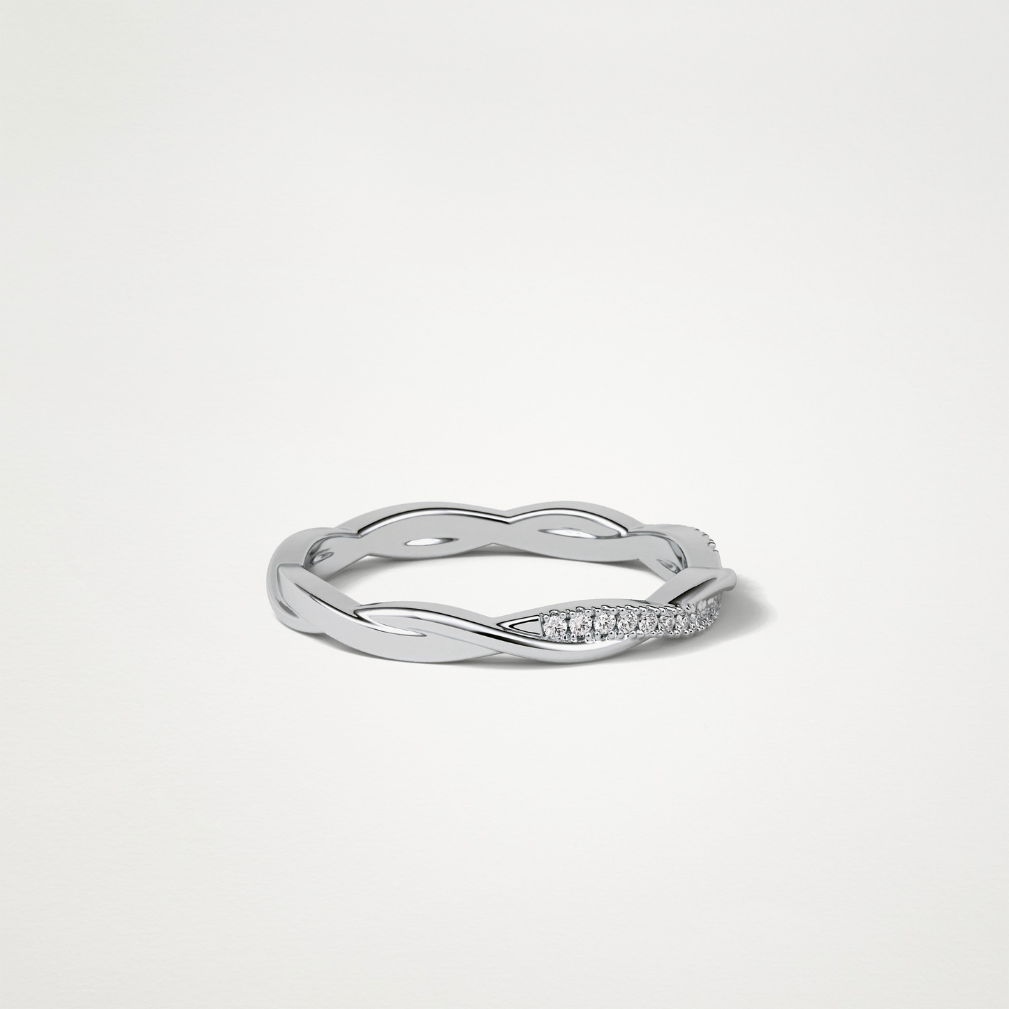 Twisted Shank Wedding Band – Solid Gold Elegant and Timeless Design
