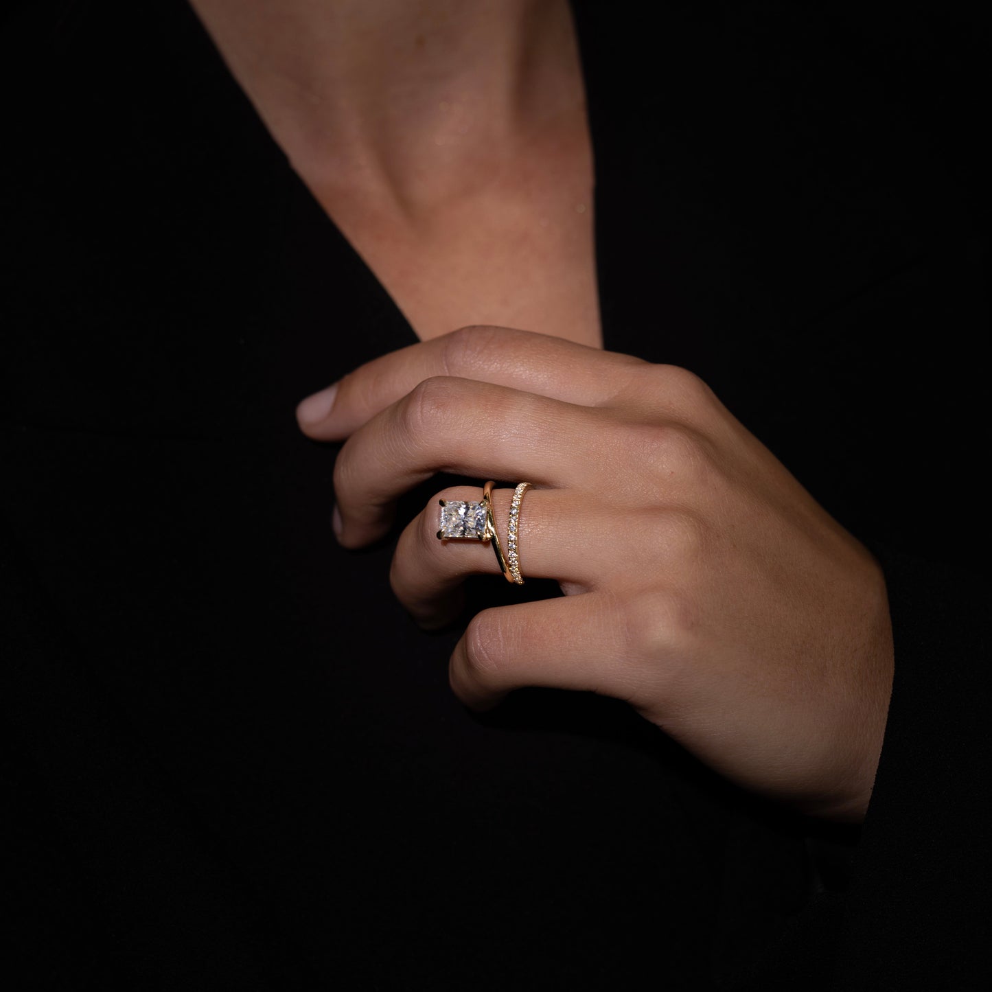 Stunning 1.5-2.5 CT Radiant Moissanite Engagement Ring with Solitaire & Double Band Design