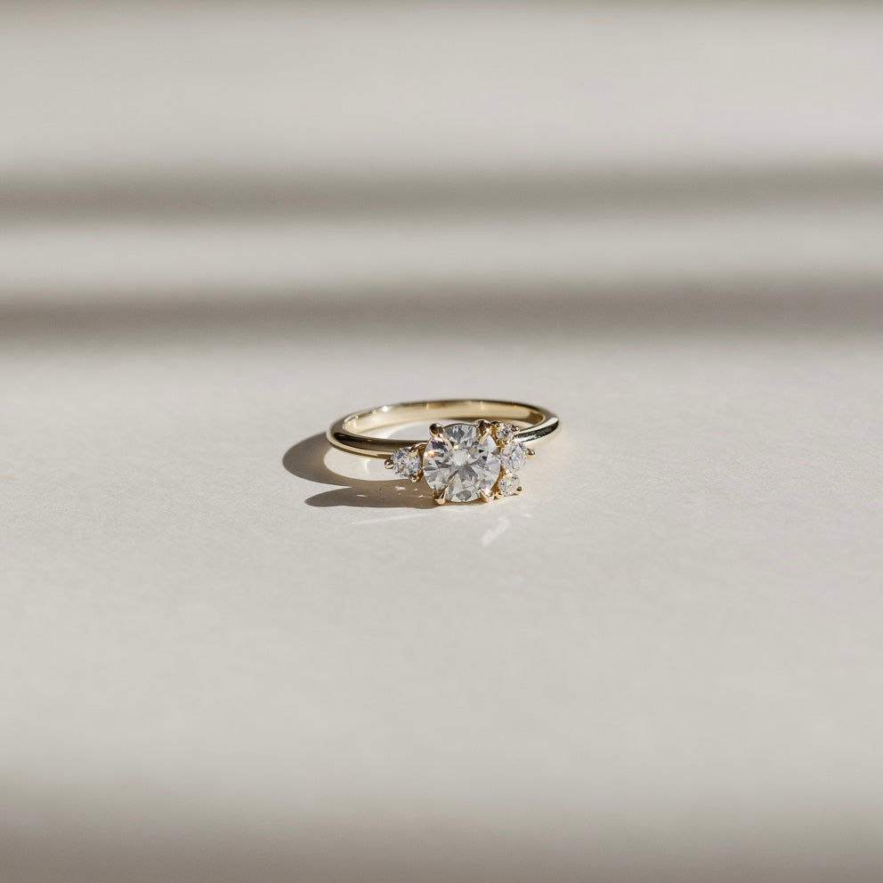 Stunning 0.5-1.50 CT Round Moissanite Engagement Ring with Cluster Design