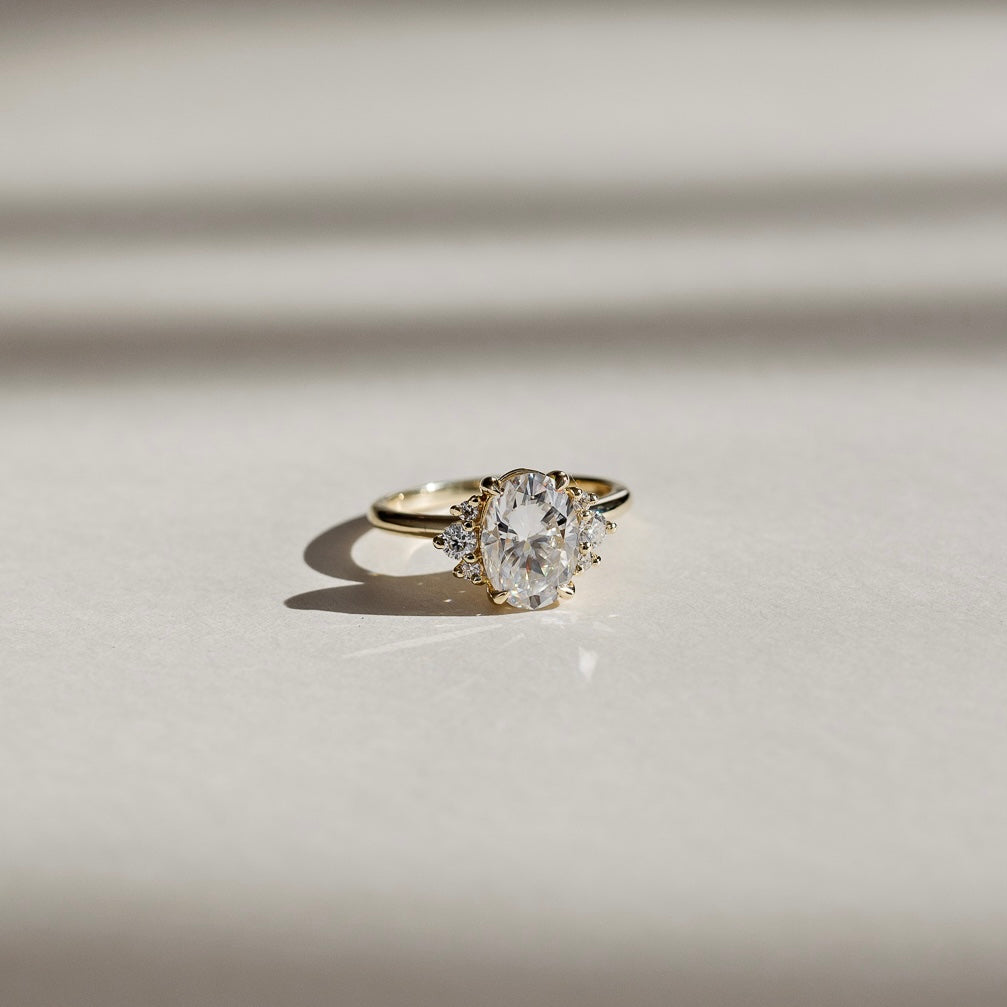 Stunning 1.0-2.0 CT Oval Moissanite Engagement Ring with Cluster Design