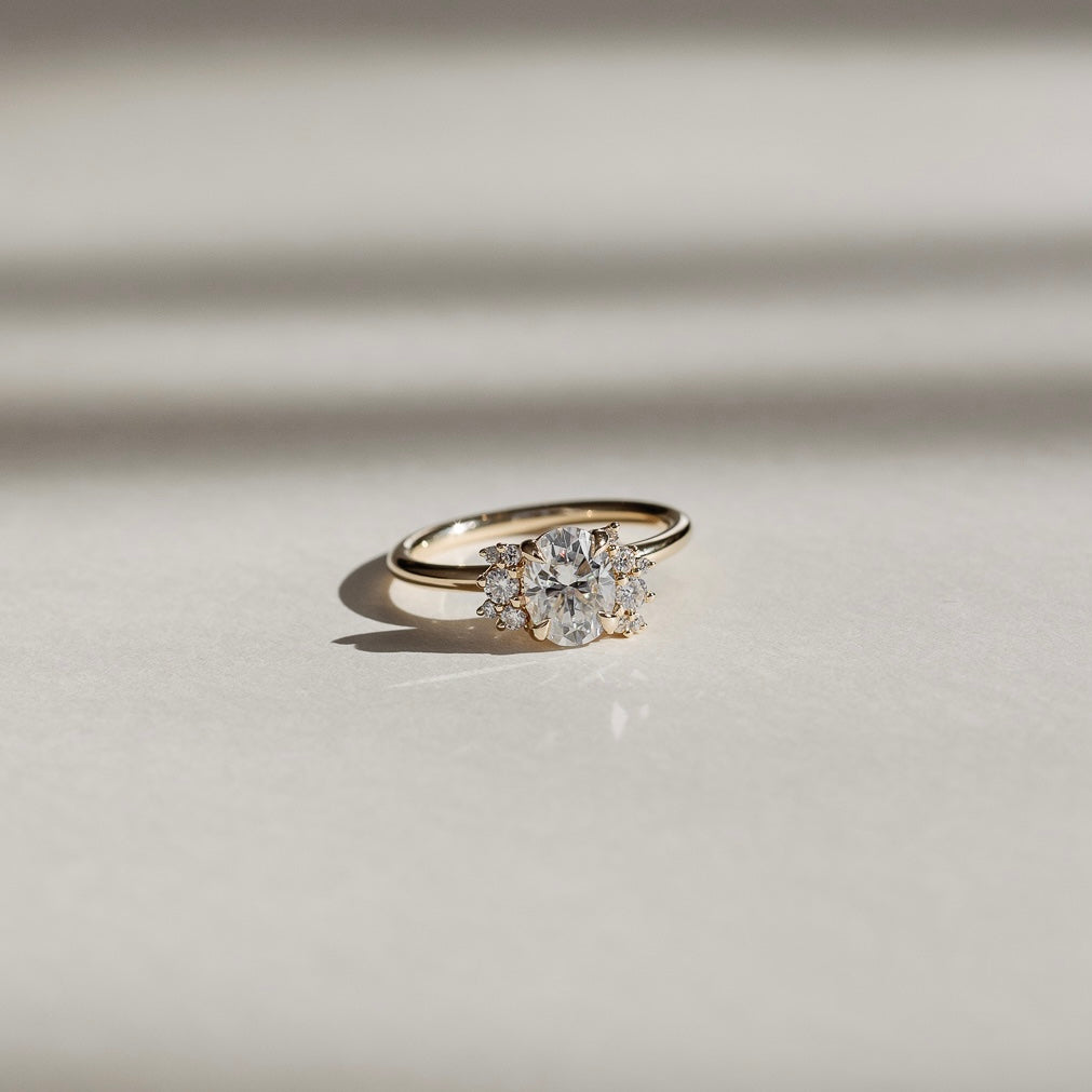 Stunning 1.5-2.5 CT Oval Moissanite Engagement Ring with Cluster Design