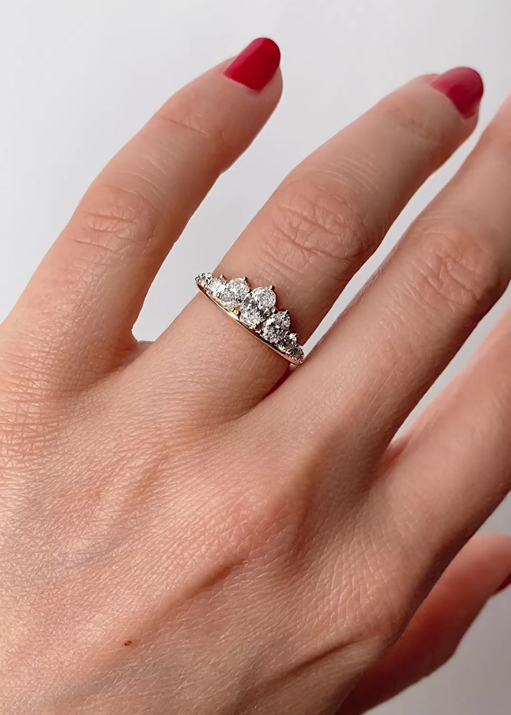 0.95 TCW Oval & Round Shaped Multi Stone Moissanite Wedding Band