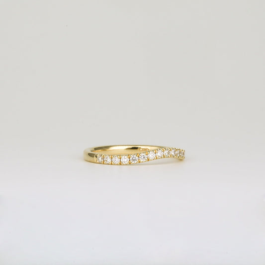 0.33 TCW Round Shaped Curved Moissanite Wedding Band