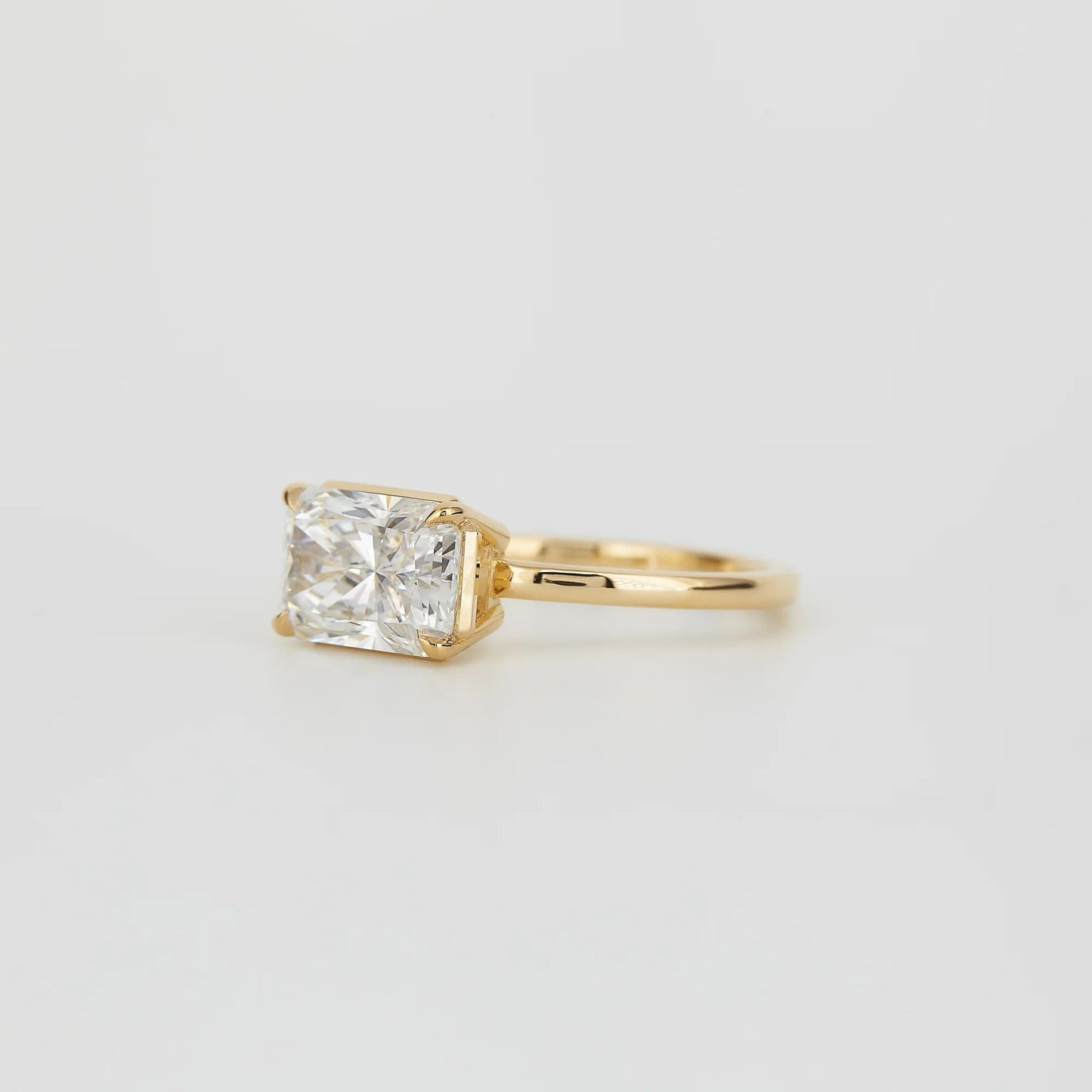 2.5 CT Radiant Shaped Solitaire Moissanite Engagement Ring