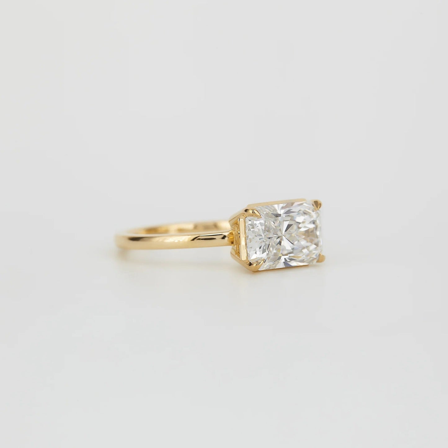 2.5 CT Radiant Shaped Solitaire Moissanite Engagement Ring