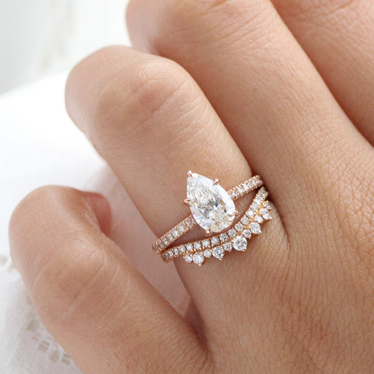 1.5 CT Pear Cut Curved Vintage Pave Moissanite Bridal Ring Set
