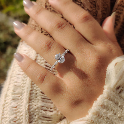 Oval Cut Engagement Ring In White Gold