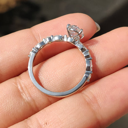 Oval Cut Engagement Ring In White Gold