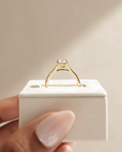 2.0 CT Oval Split Shank & Solitaire Moissanite Engagement Ring