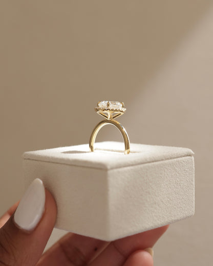 2 CT Oval Halo Moissanite Diamond Engagement Ring