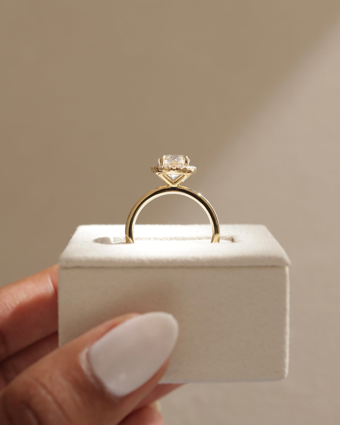 2 CT Oval Halo Moissanite Diamond Engagement Ring