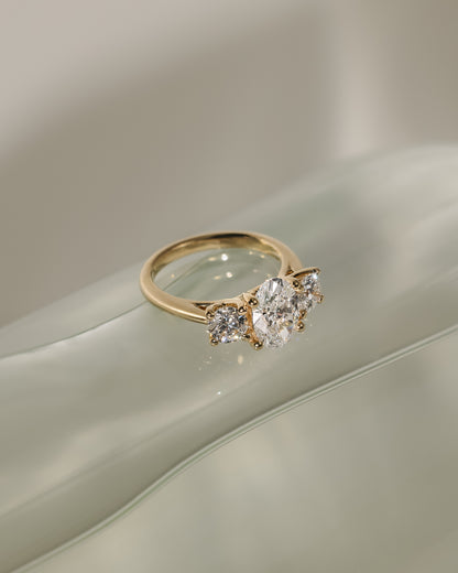 2 CT Oval Cut Three Stones Moissanite Engagement Ring