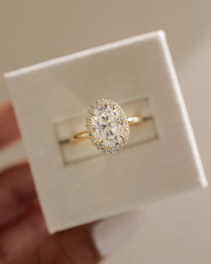 2 CT Oval Halo Moissanite Diamond Engagement Ring