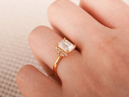 Stunning 1.0 - 2.0 CT Emerald Moissanite Engagement Ring With Cluster Design 8