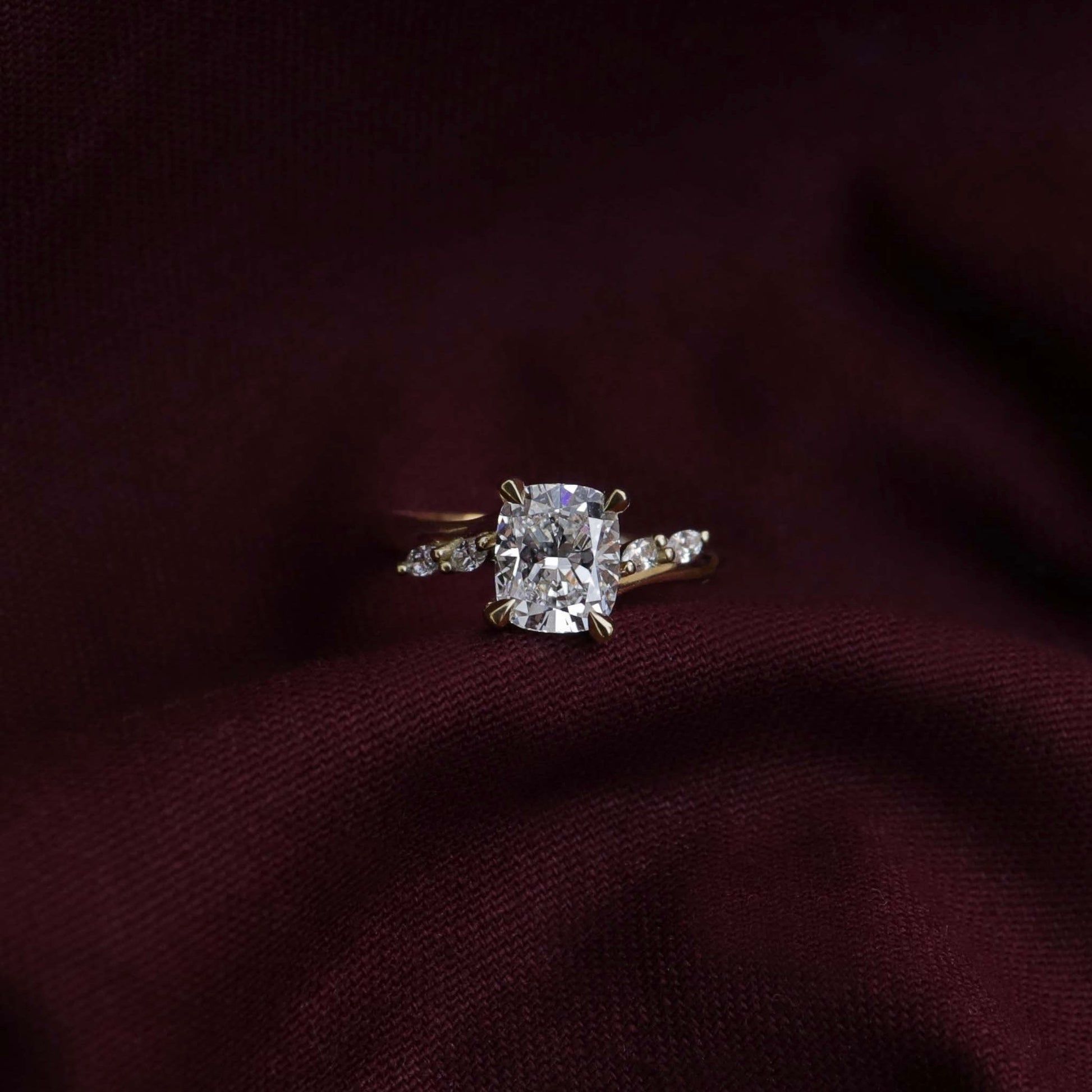 Stunning 1.5-2.5 CT Elongated Cushion Moissanite Engagement Ring with Cluster Design