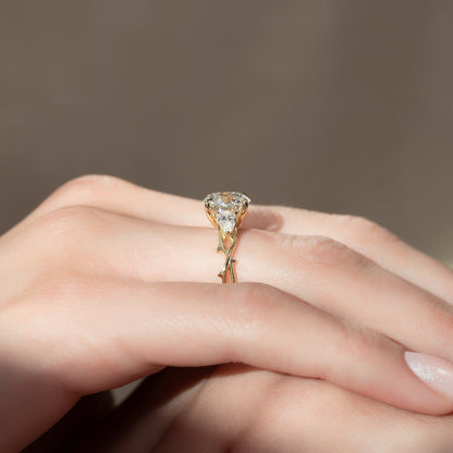 2 CT Round Cut 3-Stones Moissanite Engagement Ring
