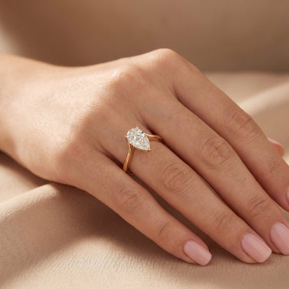 Oval Solitaire Engagement Ring – 2 CT Moissanite Diamond