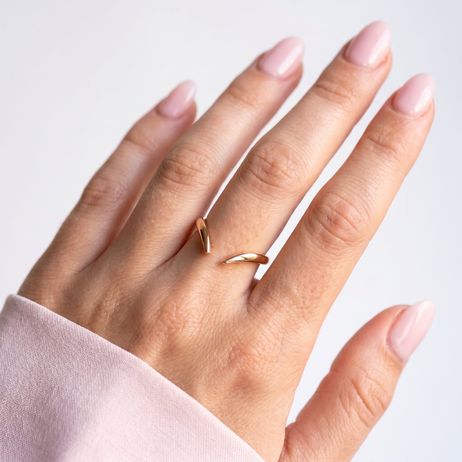 0.13 TCW Round Twisted Moissanite Wedding Band