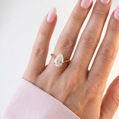 Oval Solitaire Engagement Ring – 2 CT Moissanite Diamond