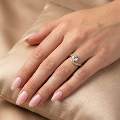 Oval Solitaire Engagement Ring – 2 CT Moissanite Diamond