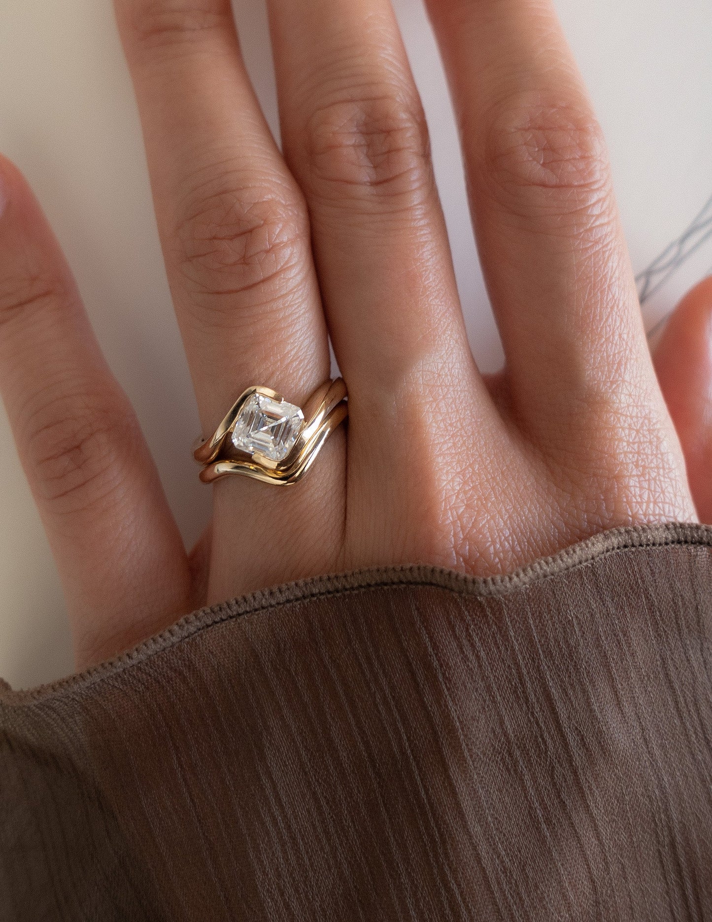 1.5 CT Asscher Moissanite Curved Shank Engagement Ring WIth Plain Stacking Band