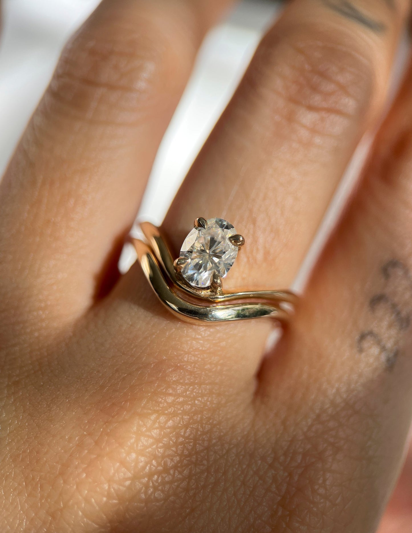 1 CT Oval Cut Solitaire Moissanite Ring With Sunrise Styled Classic Wedding Band