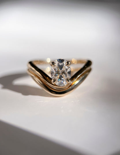 1 CT Oval Cut Solitaire Moissanite Ring With Sunrise Styled Classic Wedding Band