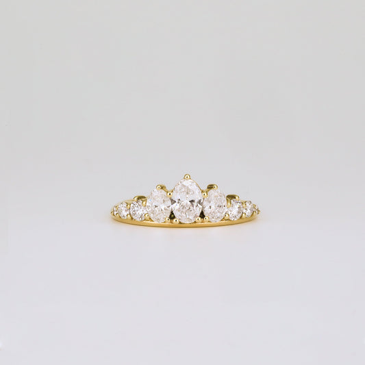 0.95 TCW Oval & Round Shaped Multi Stone Moissanite Wedding Band