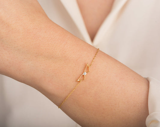 0.02 TCW Round Wing Shaped Charm Bracelet