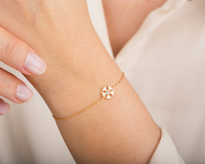 0.01 TCW Flower Charm Moissanite Bracelet