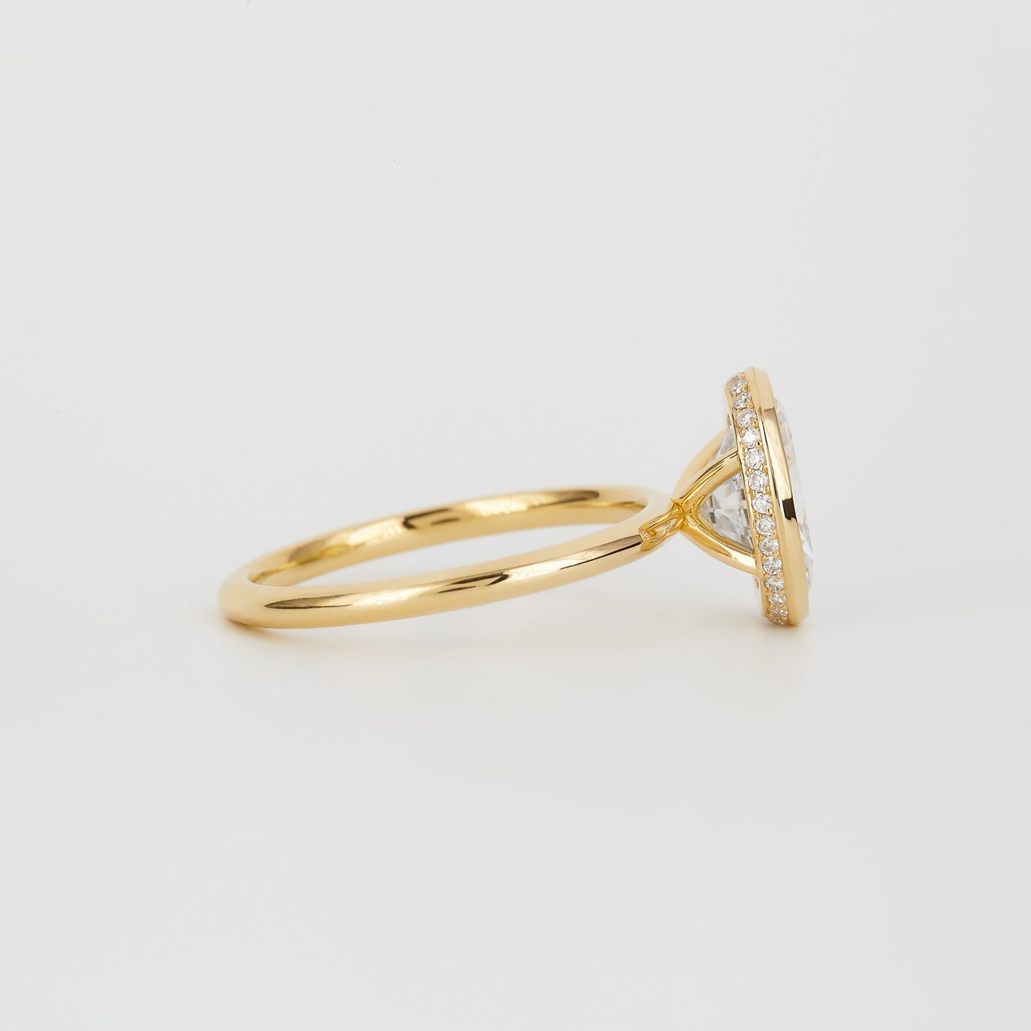 2.0 CT Oval Shaped Bezel Moissanite Engagement Ring