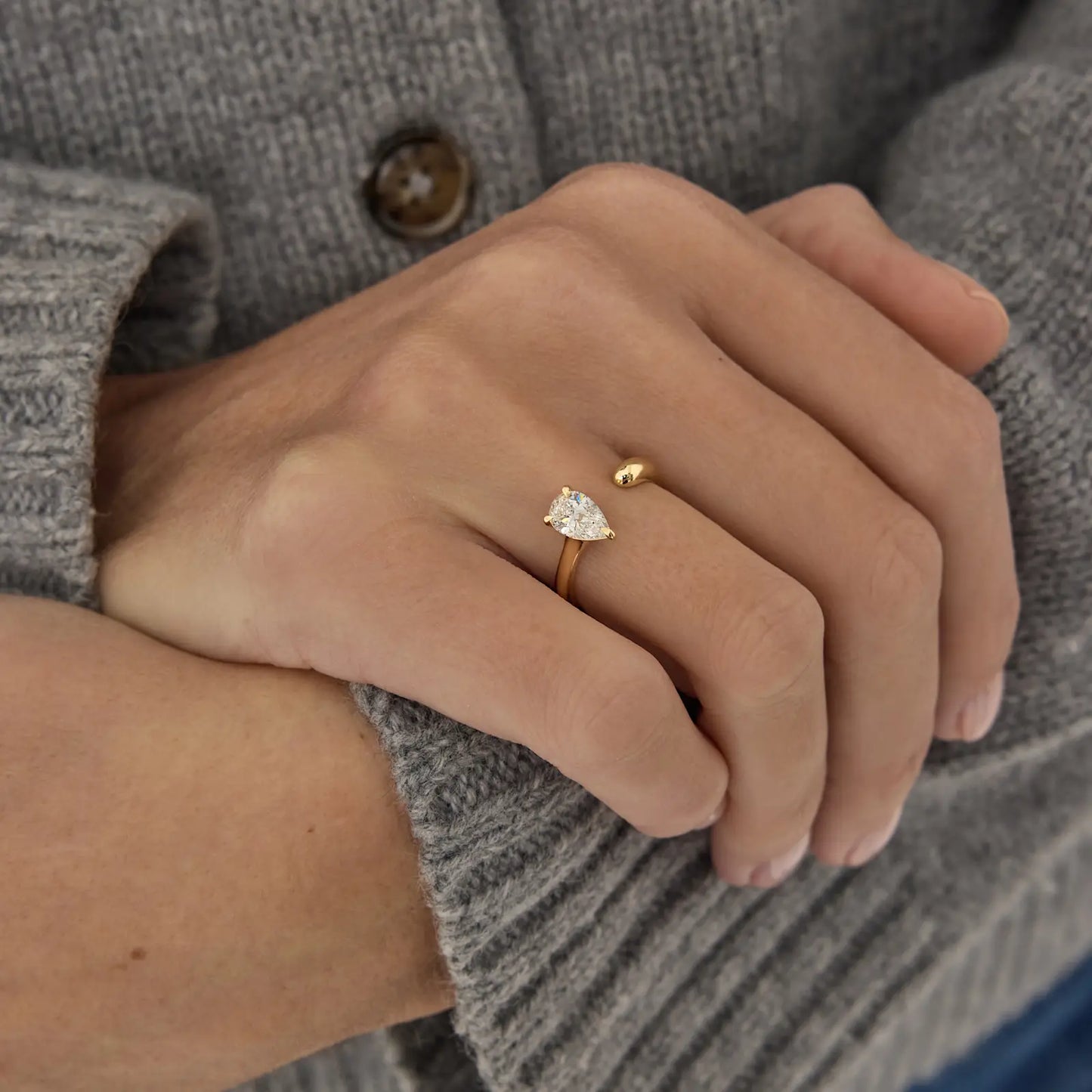 Timeless 0.9 CT Pear Cut Open End Solitaire Setting Moissanite Diamond Engagement Ring