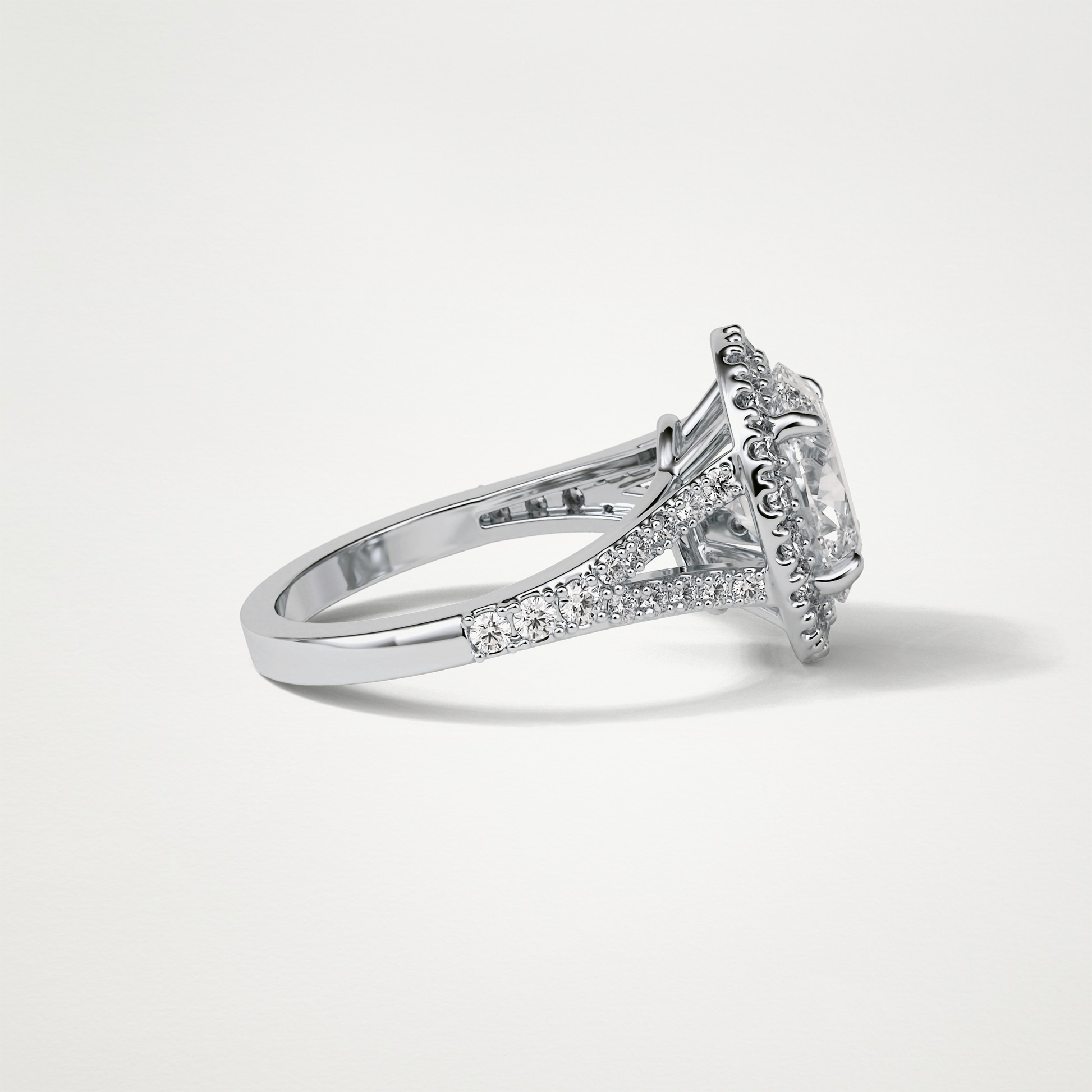 Oval Halo & Split Shank Moissanite Engagement Ring – 2.72 CT Lab-Created Brilliance in 10K/14K/18K Gold