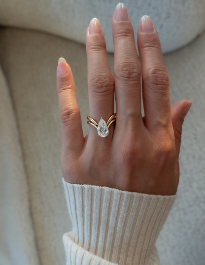 2.5 CT Pear Cut Solitaire Moissanite Ring With Classic Eve Plain Band