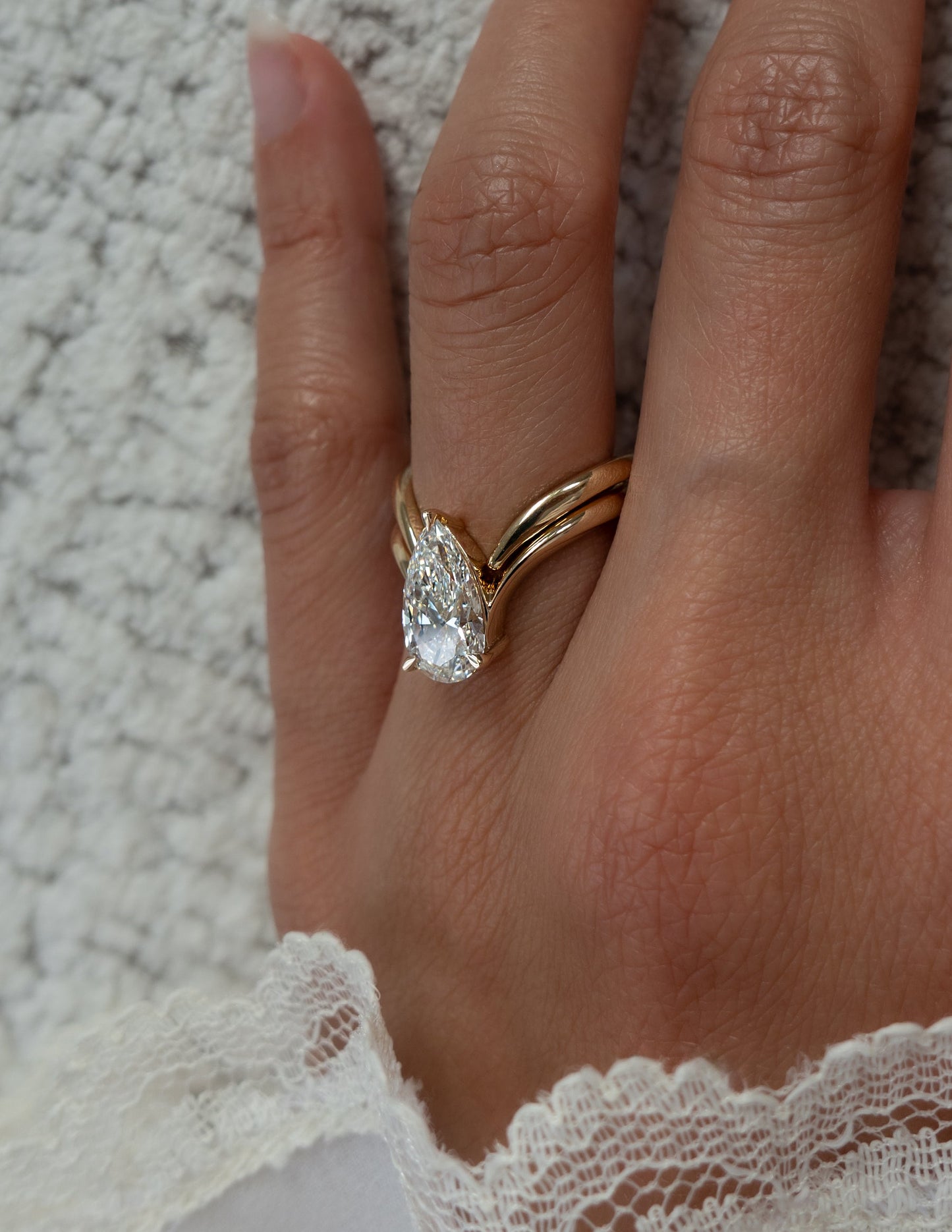 2.5 CT Pear Cut Solitaire Moissanite Ring With Classic Eve Plain Band