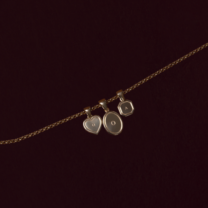 Oval Shape Letter Pendant Necklace in Solid Gold