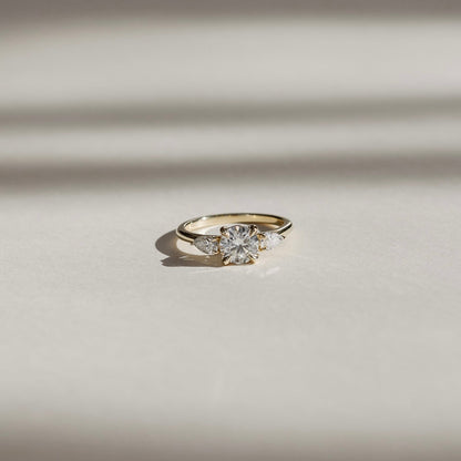 Stunning 0.5-1.50 CT Round Moissanite Engagement Ring with Three Stone Design