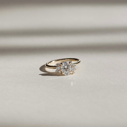 Stunning 1.5-2.5 CT Oval Moissanite Engagement Ring with Cluster Design
