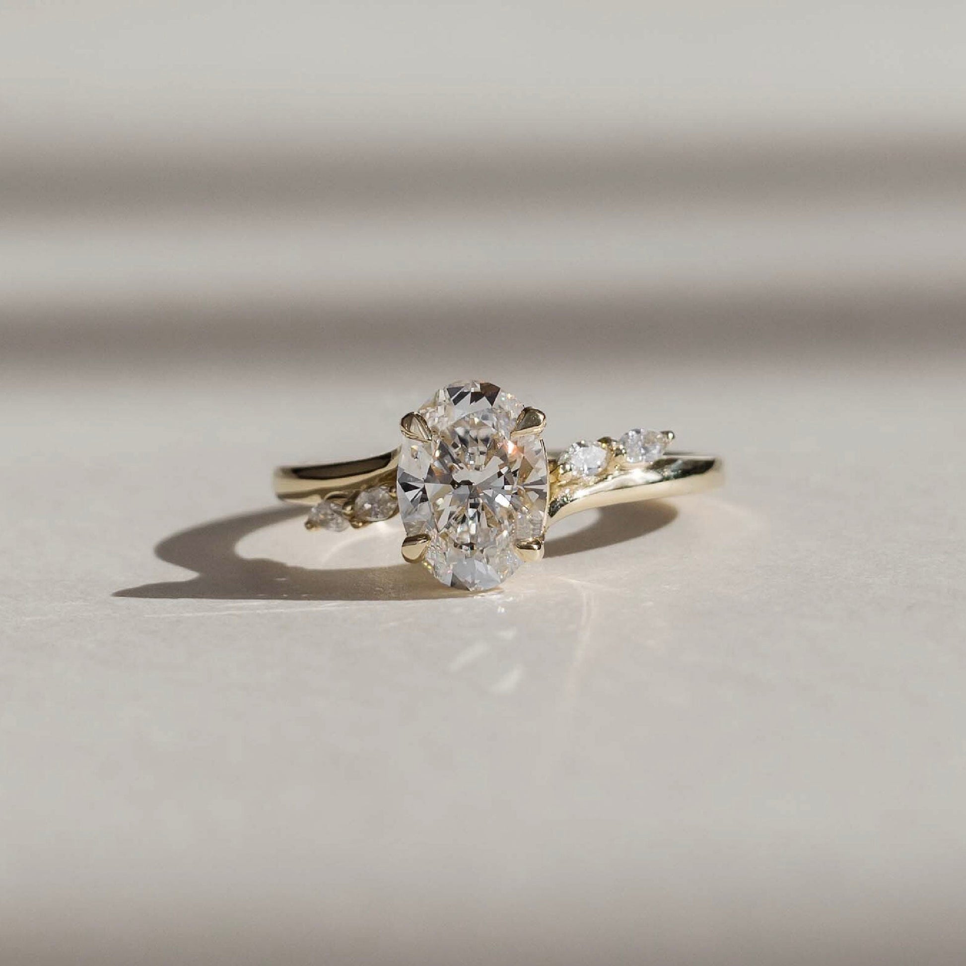 Stunning 1.0-2.0 CT Oval Moissanite Engagement Ring with Cluster Design