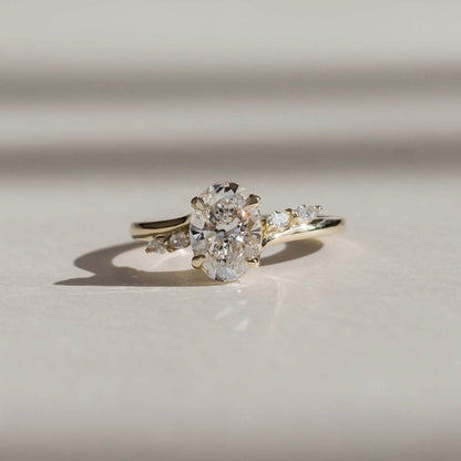 Stunning 1.0-2.0 CT Oval Moissanite Engagement Ring with Cluster Design