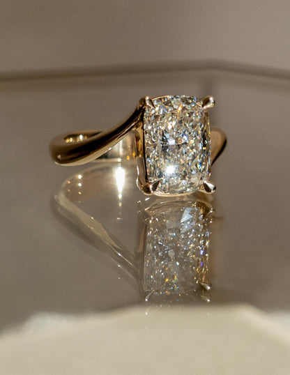 2.5 CT Elonagted Cushion Cut Minimal Pave Stacking Moissanite Bridal Ring Set