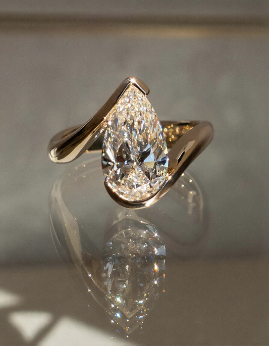 2.5 CT Pear Cut Solitaire Rapture Moissanite Engagement Ring