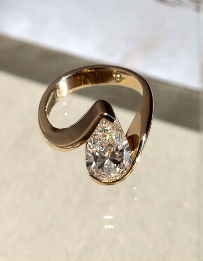 2.5 CT Pear Cut Solitaire Rapture Moissanite Engagement Ring