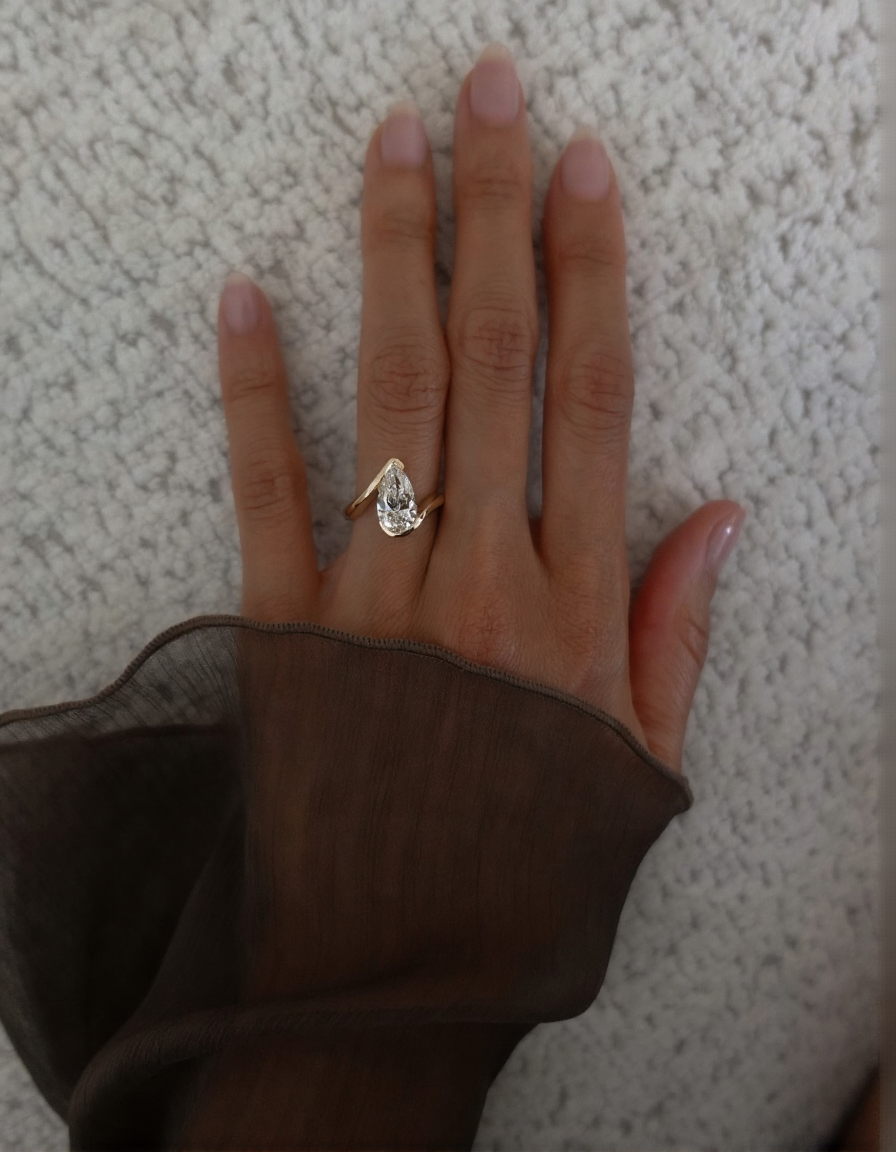 2.5 CT Pear Cut Solitaire Rapture Moissanite Engagement Ring