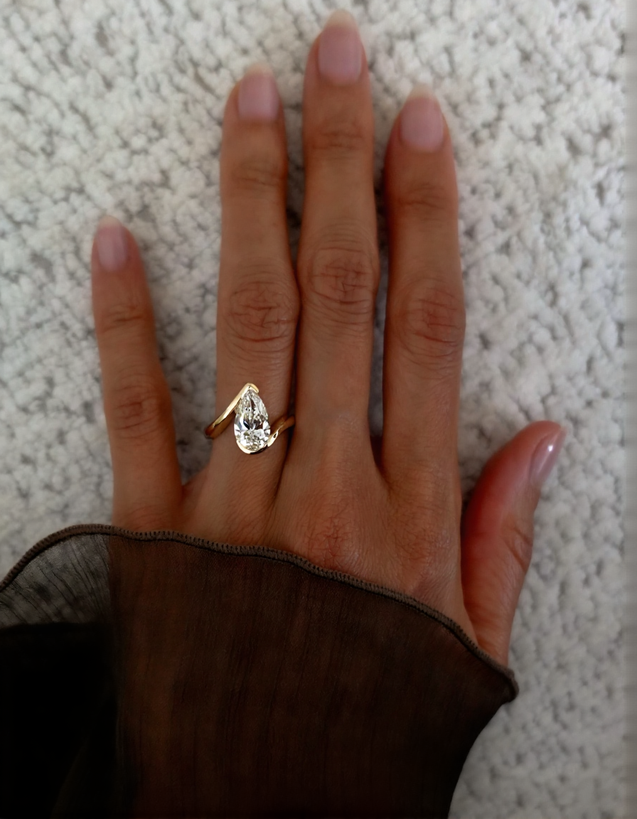 2.5 CT Pear Cut Solitaire Rapture Moissanite Engagement Ring