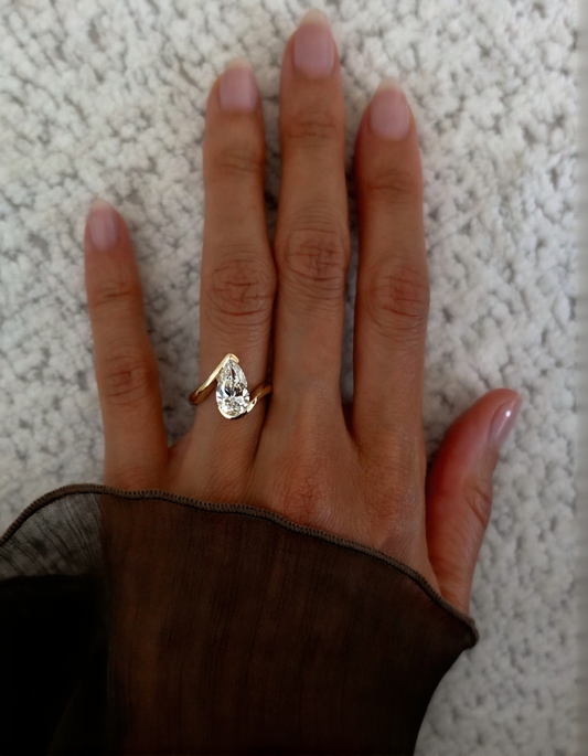 2.5 CT Pear Cut Solitaire Rapture Moissanite Engagement Ring